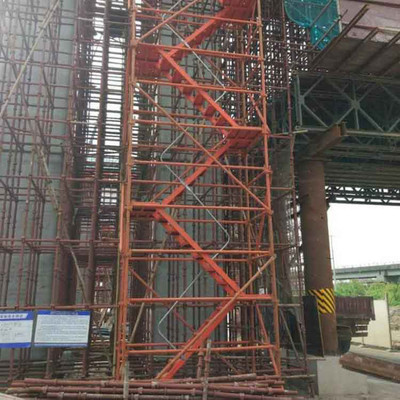 聚力安全，筑牢防線——論建筑施工安全爬梯與高空作業通道的重要性